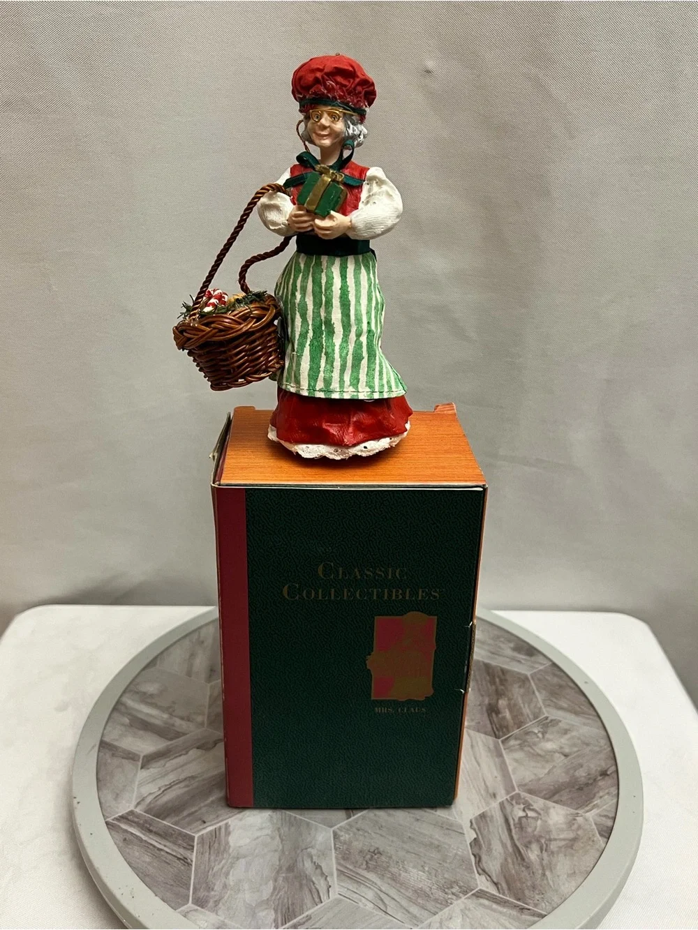 Classic Collectibles Mrs. Claus Christmas Figurine Ornament 1994 w/ Box